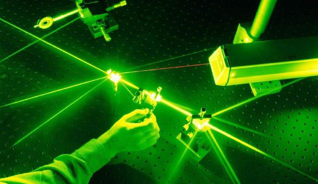 中国激光武器到底有多强？技术超越美国15年未来能够摧毁卫星(图2)