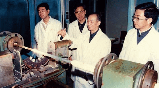 四代人四首歌听懂对这束光的嘱托