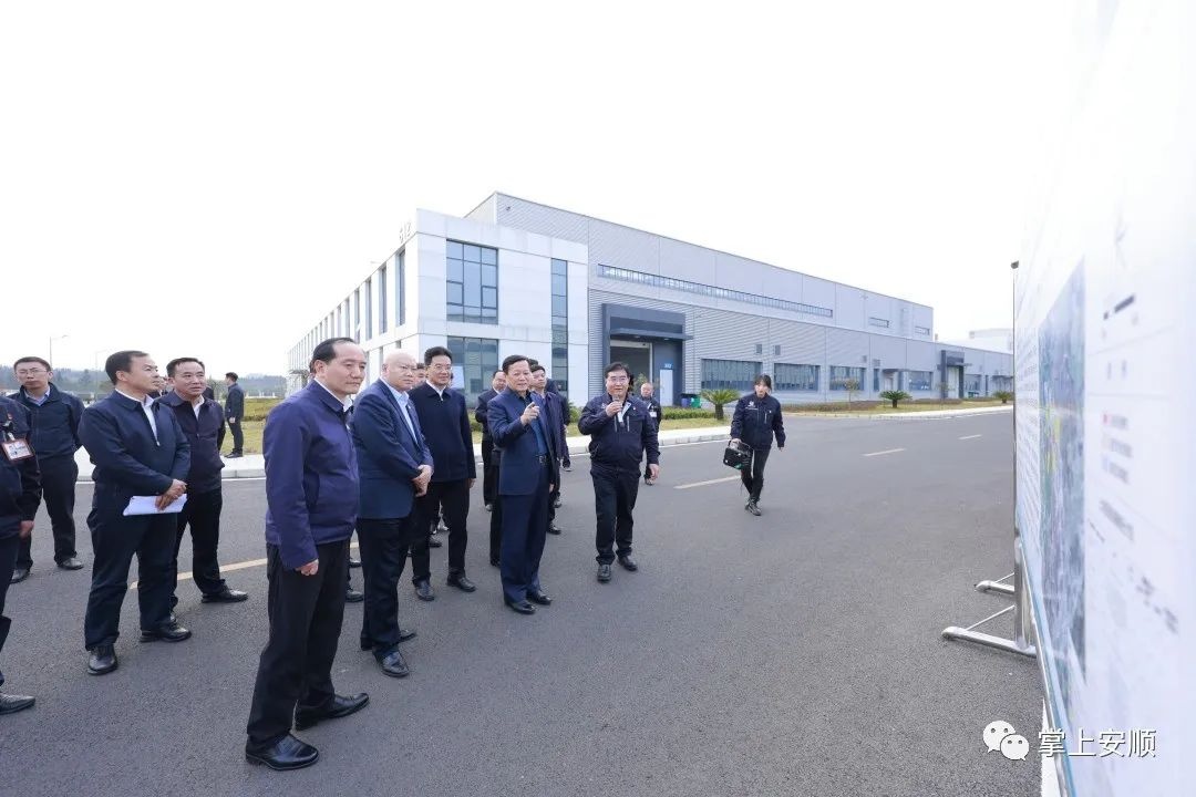 中国商飞公司党委书记、董事长贺东风到安顺考察(图2)