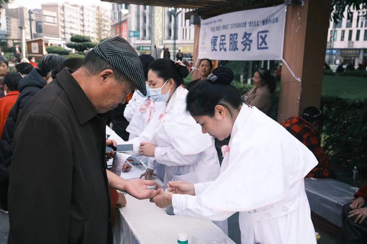 宜宾叙州:“和谐文化·缤纷社区”文化节增进家庭之间的交流(图2) 宜宾叙州:“和谐文化·缤纷社区”文化节增进家庭之间的交流(图2)
