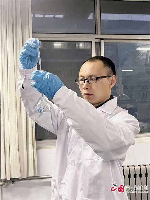枣庄市“技术能手”成为“强工兴产 转型突围”的重要支撑(图2) 枣庄市“技术能手”成为“强工兴产 转型突围”的重要支撑(图2)