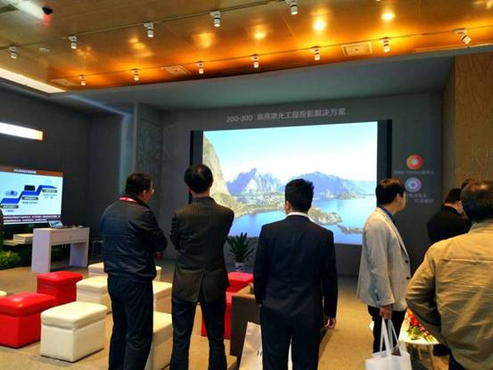 80-300 画面无极变换 长虹高亮激光工程机面市