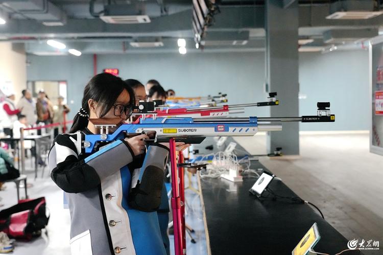 山东青岛：400余人共赴U系列激光射击比赛之约(图2)