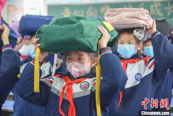 全国中小学生安全教育日：河北小学生开展地震应急疏散演练(图4)