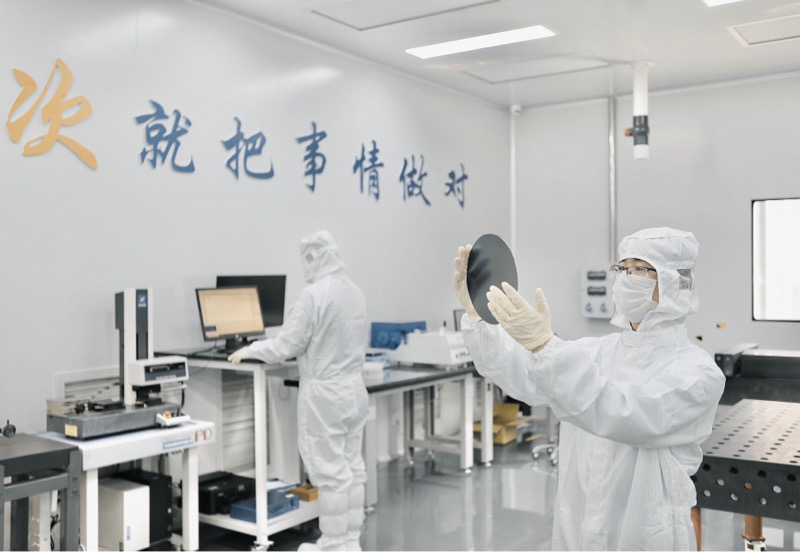 首台国产半导体12英寸超精密晶圆环切设备正式交付(图2) 首台国产半导体12英寸超精密晶圆环切设备正式交付(图2)