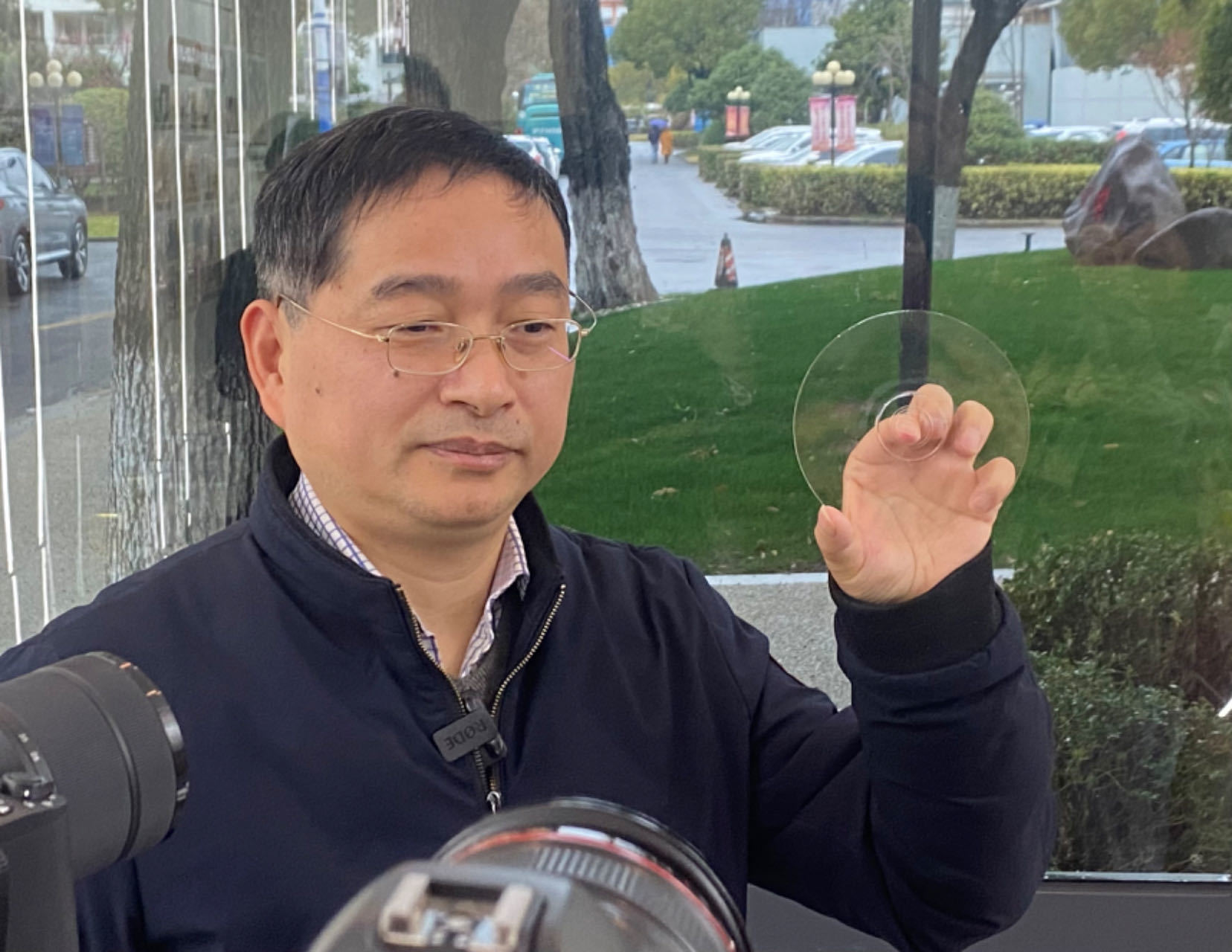 中国科学家开发“超级光盘” 全球首次实现Pb量级光存储