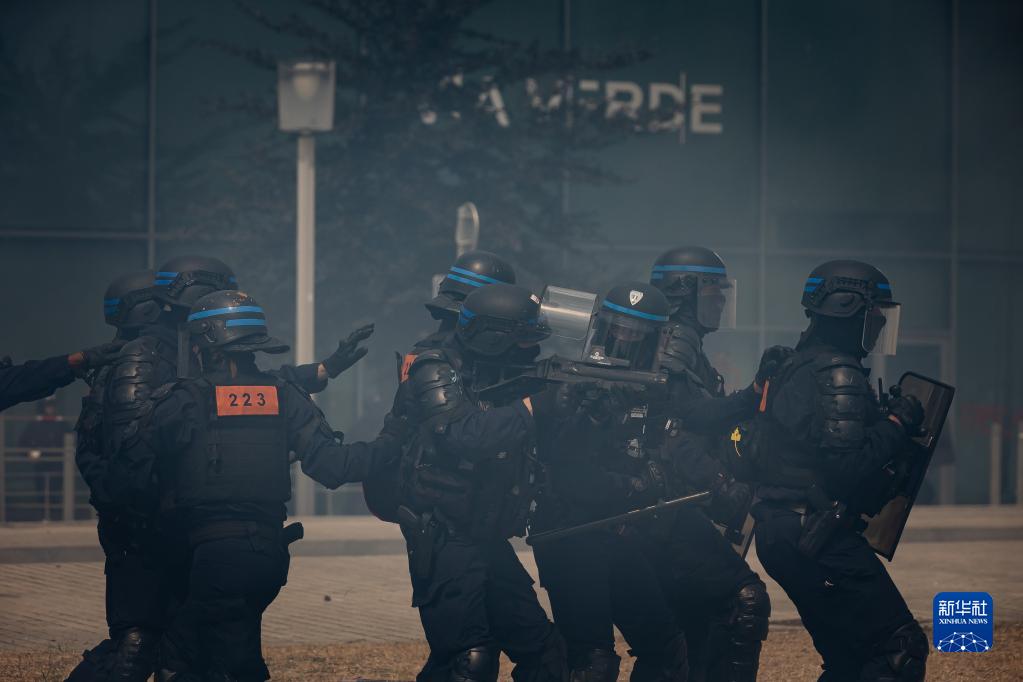 法国全境加强警戒防止骚乱升级(图2)