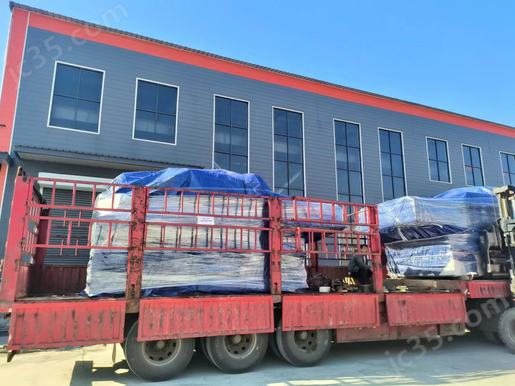 大型激光切割机大包围数控光纤激光设备(图2) 大型激光切割机大包围数控光纤激光设备(图2)