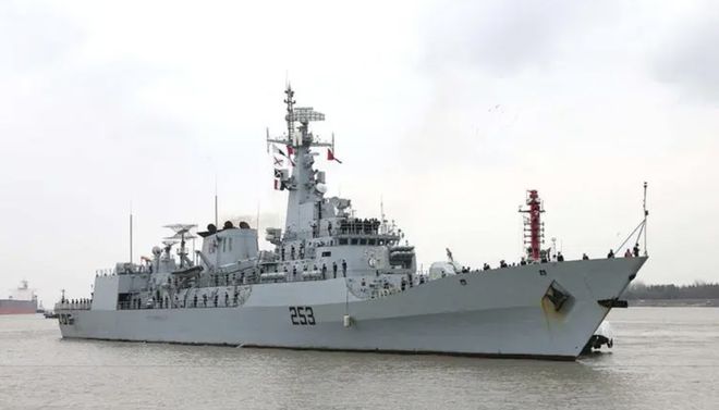 中国武器不行?印媒宣称4艘中国造F-22P护卫舰趴窝巴铁揭露真相(图2) 中国武器不行?印媒宣称4艘中国造F-22P护卫舰趴窝巴铁揭露真相(图2)