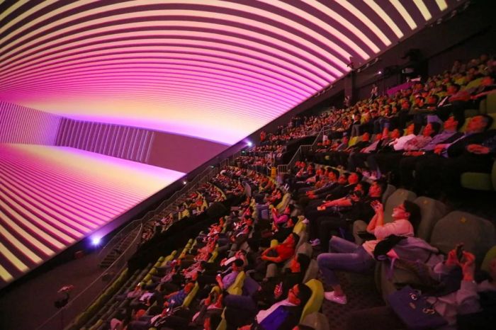 中国科学技术馆首部球幕4K影片《群星闪耀的夜空》首映SHARPNEC双色激光投影机点亮现场(图4)