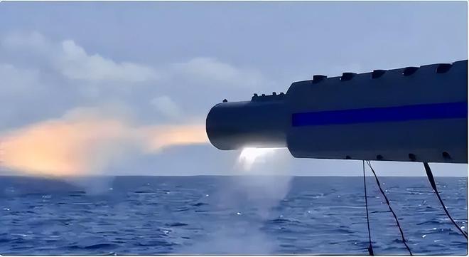 中国首艘导弹巡洋舰将下水 055B舰首批不低于8艘 惊现激光武器(图2) 中国首艘导弹巡洋舰将下水 055B舰首批不低于8艘 惊现激光武器(图2)