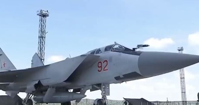 中国激光武器有多猛?八百米烧穿五层钢板激光防空炮有什么优势(图2) 中国激光武器有多猛?八百米烧穿五层钢板激光防空炮有什么优势(图2)