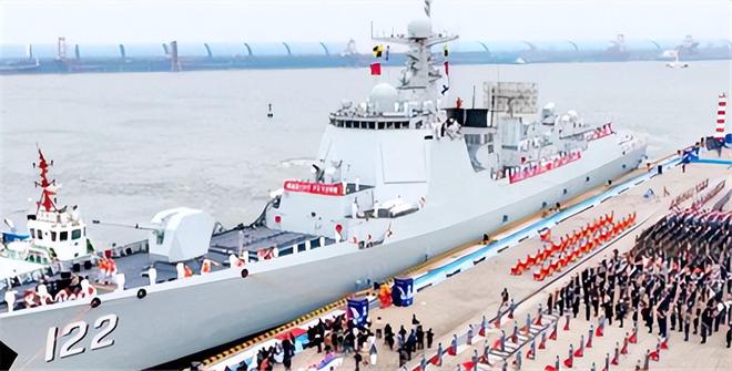 中国首艘055B导弹巡洋舰将下水预计不少于8艘配备激光武器?(图4) 中国首艘055B导弹巡洋舰将下水预计不少于8艘配备激光武器?(图4)
