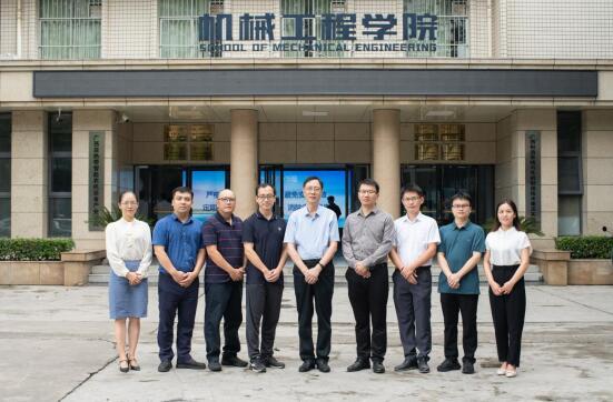 创新动力传动技术 赋能新能源汽车产业——记广西大学新能源汽车研究中心主任陈勇教授团队(图2)