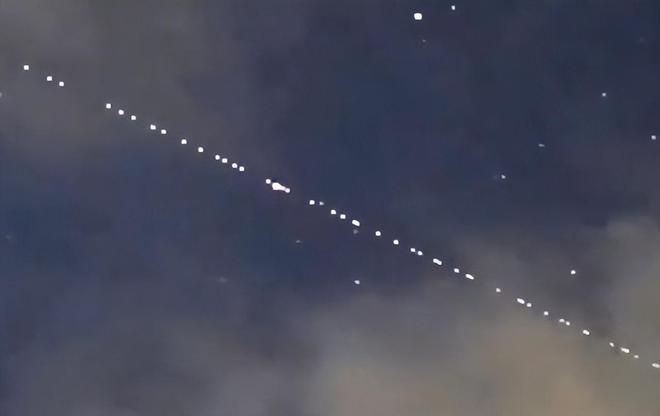 中国潜艇要弯道超车了?港媒曝光:中国或在研究潜艇激光打卫星!(图2) 中国潜艇要弯道超车了?港媒曝光:中国或在研究潜艇激光打卫星!(图2)