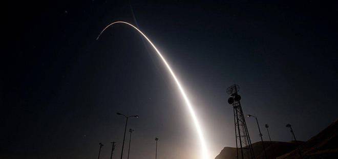 中国潜艇要弯道超车了?港媒曝光:中国或在研究潜艇激光打卫星!(图5) 中国潜艇要弯道超车了?港媒曝光:中国或在研究潜艇激光打卫星!(图5)