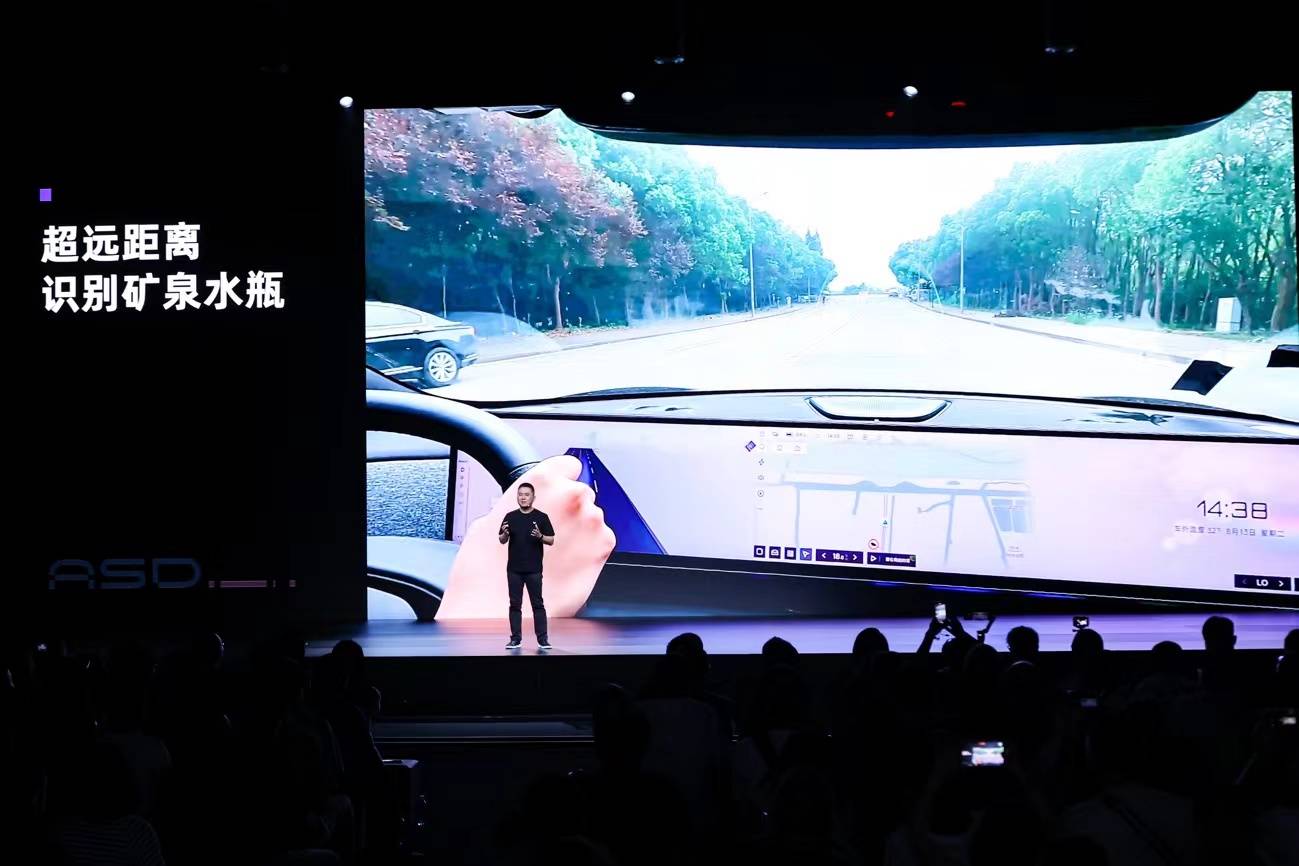 时代 极越纯视觉高速高架终身免费